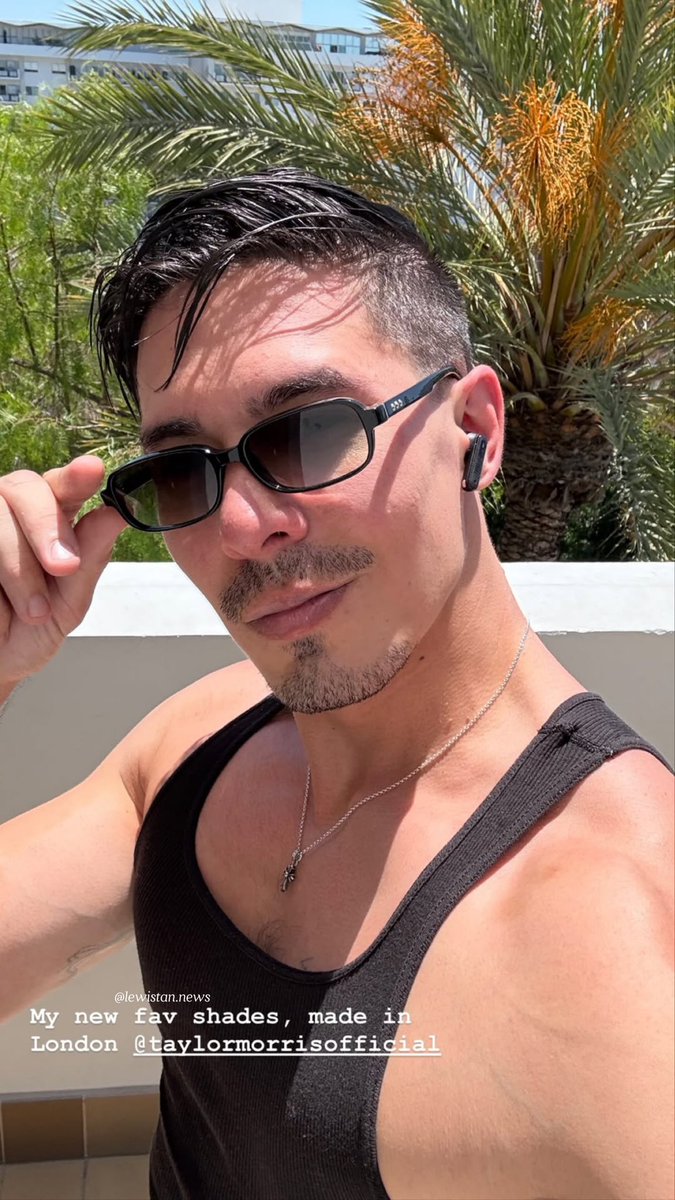 LTanNews's tweet photo. Lewis wearing new shades, made in London @TaylorMorrisLDN ๐ Very cool, Lewis! @TheLewisTan
#LewisTan #SenseiWolf๐บ
#ColeYoung #MortalKombat2 https://t.co/RfbFeDI46T