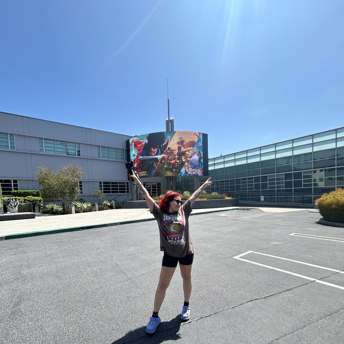mariafogueta's tweet image. SOLTARAM MARIA DOS FOGUETES EM LOS ANGELES 🗣️🗣️🗣️
Estarei por aqui TODOS os dias do bootcamp da @LTASul e em breve sai muito conteúdo pra vocês, respeitando o foco total em treinos e no desenvolvimento competitivo da galera! To realizando um sonho fazendo o que eu amo veyr 🥹