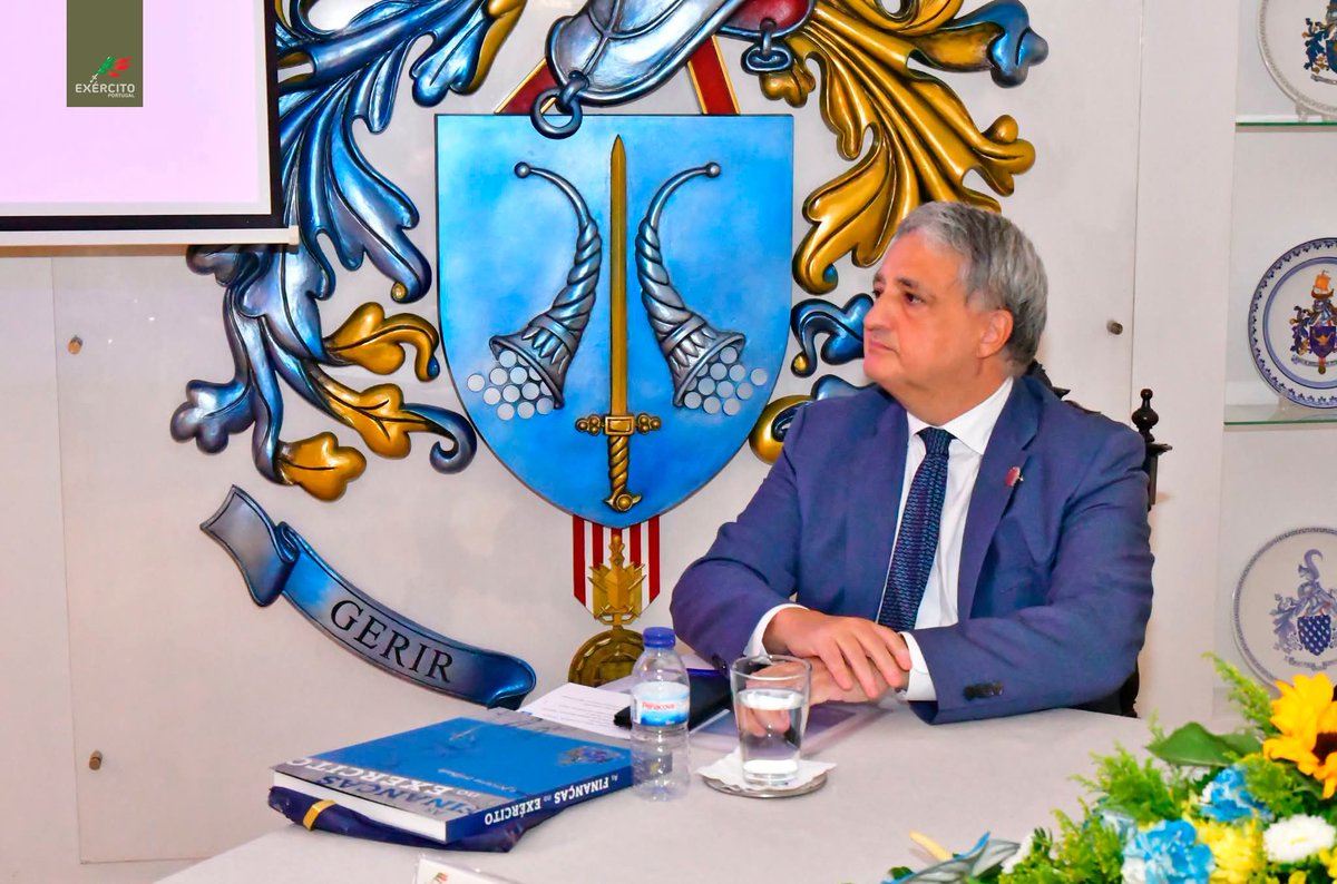 Exercito_pt's tweet photo. 📢 Decorreu esta manhã a Sessão Solene Comemorativa do 2.º Aniversário do Departamento de Finanças do Exército, presidida pelo Chefe do Estado-Maior do Exército, General Eduardo Mendes Ferrão.
#ExércitoPortuguês #DFin #Potencial_Humano #Legado_Histórico https://t.co/mnYTGEq5I5