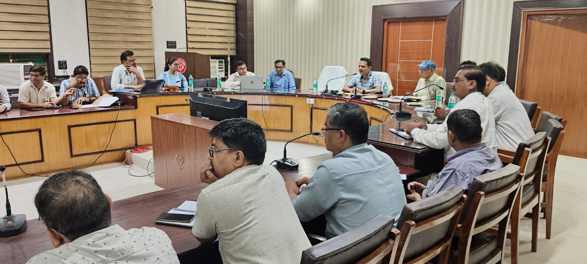 *आज दिनांक-03.07.25 को संचारी रोग नियंत्रण अभियान के अंतर्गत द्वितीय अंतर विभागीय बैठक मुख्य विकास अधिकारी महोदय की अध्यक्षता में विकास भवन सभागार में आयोजित की गई |*