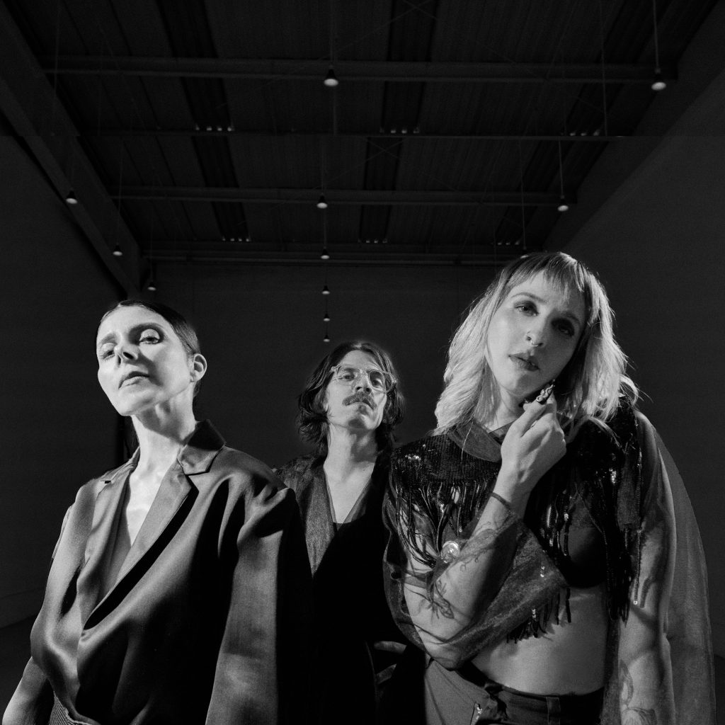 FILTER México (@filtermexico) on Twitter photo BUDAYA (<a href="/budaya_music/">Budayamusic</a>) colaboró con Ely Guerra en una nueva versión del clásico "Tengo Frío". Escuchen el resultado: tinyurl.com/bdhsw3at BUDAYA (<a href="/budaya_music/">Budayamusic</a>) colaboró con Ely Guerra en una nueva versión del clásico "Tengo Frío". Escuchen el resultado: tinyurl.com/bdhsw3at