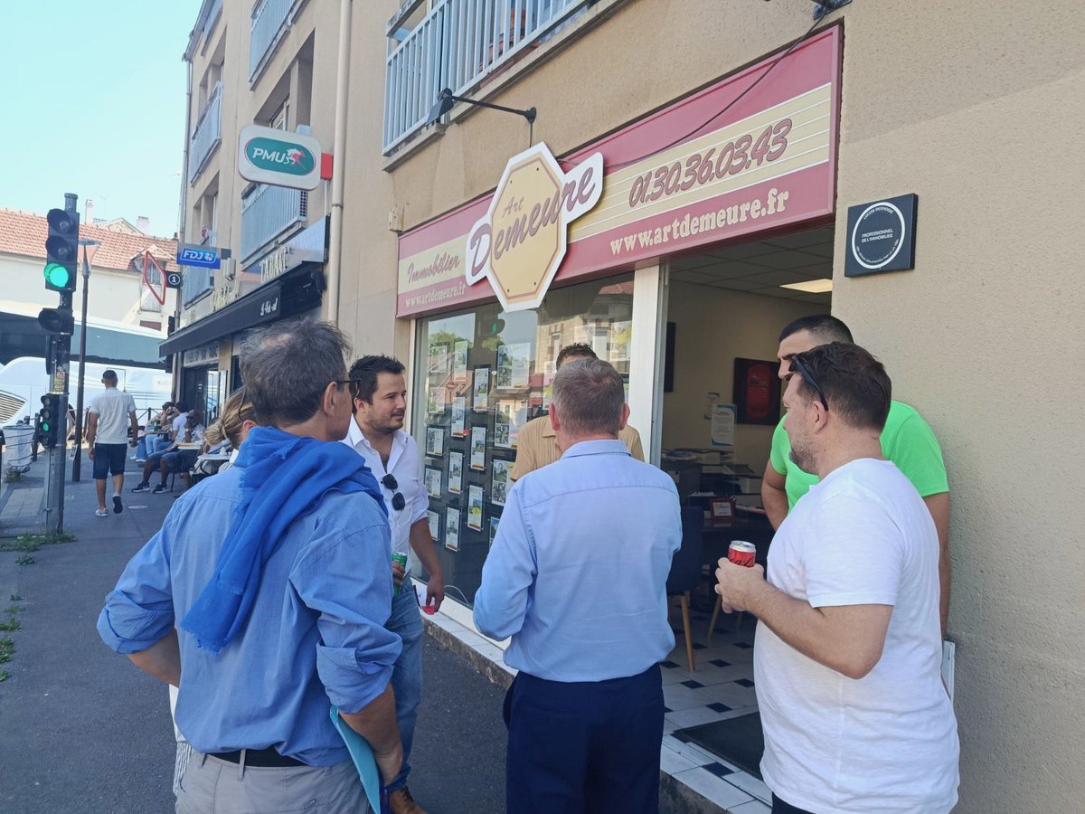 PKuchly57's tweet photo. Retour sur la visite de la mairie et des commerçants de #Meriel cette semaine…

La ville où vécu Jean Gabin est très jolie et dynamique, bravo Mr le Maire, #Jerome_FRANCOIS et toute l’équipe. 

Merci à tous. 

@CCI_95  @CCI_Paris_IdF @ccifrance https://t.co/d2EjQtRmkS