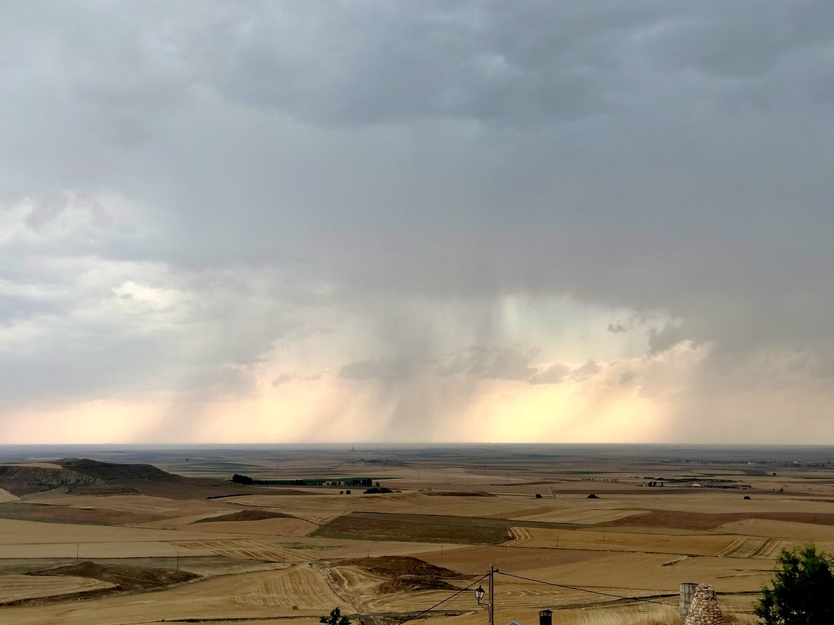 Nueva #tarde tormentosa ☔⛈️ desde el #MardeCampos  #AutilladelPino ( Palencia ) <a href="/palentino/">palentino 🌾🌈❣️</a> <a href="/TurismoPalencia/">Turismo Palencia CyL</a> <a href="/turism_palencia/">Turismo Ciudad de Palencia</a> <a href="/mndres/">Miriam Andrés</a> <a href="/el_tiempohoy/">El Tiempo Hoy</a> <a href="/ElTiempoA3/">El Tiempo de Antena 3</a> <a href="/tiempobrasero/">Tutiempo</a> <a href="/TiempoCyLTV/">El Tiempo en CyL</a> <a href="/sibilafc/">Silvia Ferrer</a> <a href="/lasextameteo/">La Sexta Meteo</a> <a href="/fcocachometeo/">Francisco Cacho</a> <a href="/ElTiempo_tve/">El Tiempo en TVE</a> <a href="/Marijosesanz73/">M.J.</a> <a href="/CyLEsVida/">Turismo Castilla y León</a>