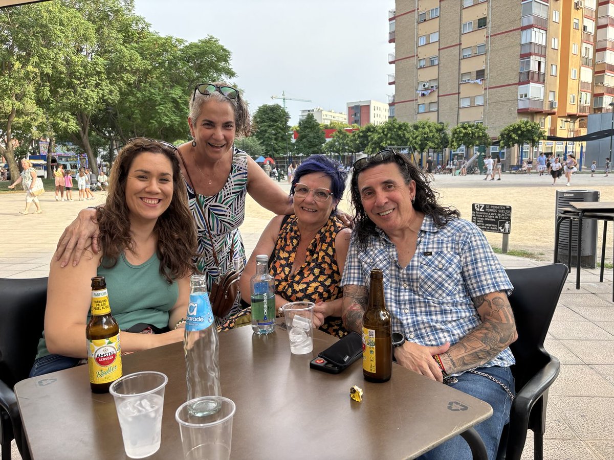 SuarezLuaces's tweet photo. Disfrutando de las Fiestas del Barrio La Jota. A pasarlo bien familia!! https://t.co/yrPXw2sp8U