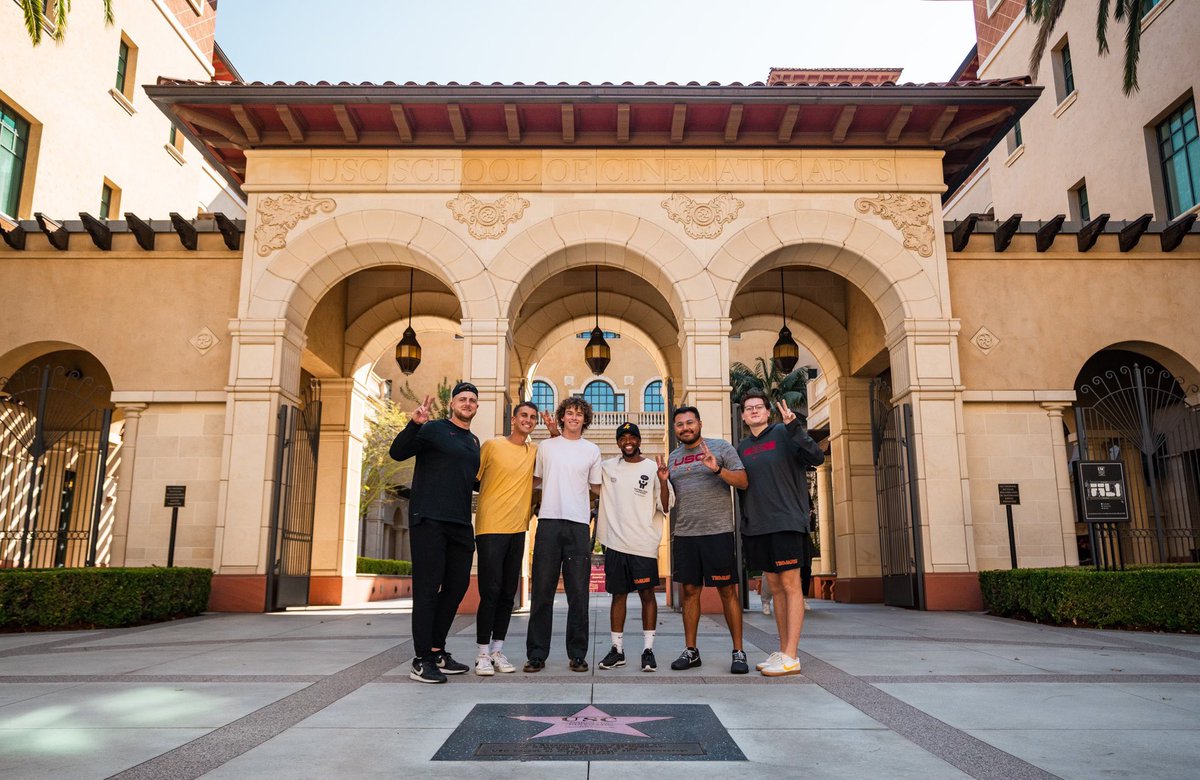 Radmen's tweet image. Wrapping up here at @uscfb this month has brought up so many amazing memories that will last a lifetime. Thank you @lincolnriley for the opportunity, and all the players, coaches & support staff here at USC! Excited for this new chapter, but am blessed to be a Trojan for life✌️