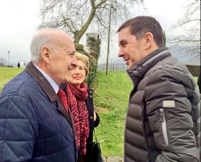 "ETA asesinó a 59 políticos, ninguno del PNV"

"El legado mortal de ETA: todos los datos sobre sus 858 asesinados"
elconfidencial.com/espana/2018-06…