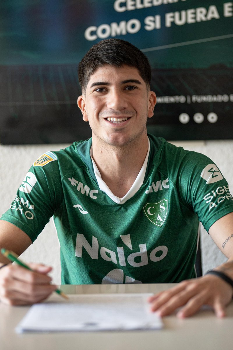 CASarmientoOf's tweet photo. 💚 Federico Mazzurco es nuevo jugador de Sarmiento

✍️ El delantero nacido el 28 de noviembre de 2005 llega a préstamo desde Quilmes, con opción de compra.

🫡 ¡Bienvenido al Verde, Fede!

#DaleVerde 🇳🇬 https://t.co/UtKEKvRkUe