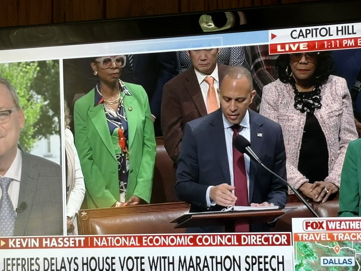lb882's tweet image. Time to sit down @RepJeffries . And the fools with sunglasses on shld go outside - you are not a celebrity you are a dem whom only cares about illegals and yourself not Americans