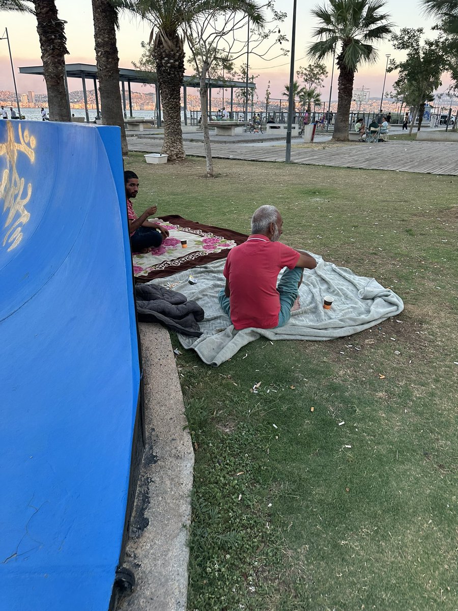 profinci's tweet photo. @izmirhim Alaybey tersane kafe yanında çocuk parkındayım! Torunlarla.
Ne yazık ki berduşlar buralara mesken tutmuş! Güvenlikten endişe ediyoruz! Bunlarla kim ilgileniyor?
İlginize çok tşk ederim! https://t.co/67YyOL10Yl