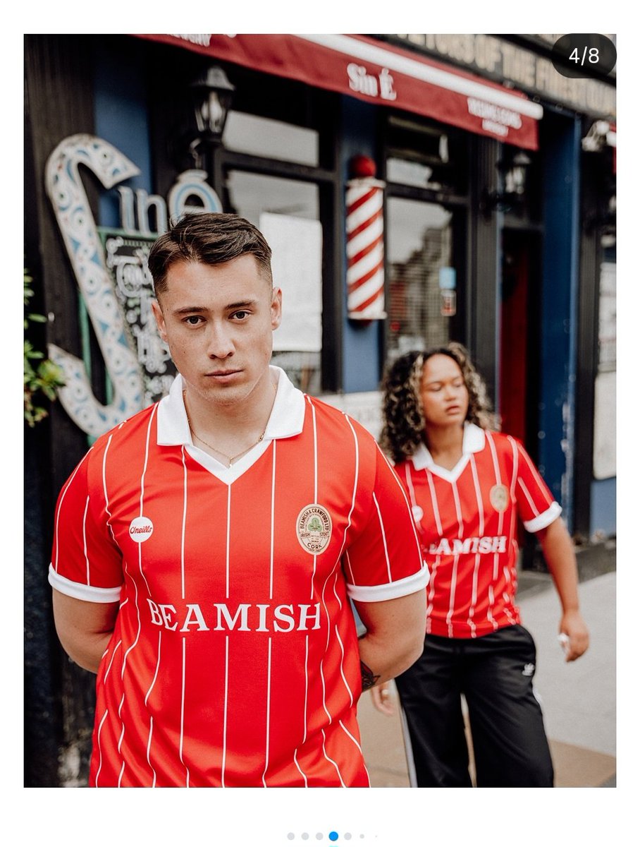 Beaut of a jersey from Beamish, the stout of choice for the everyday and the every(wo)man. 

Retro branding  from the archives of Niall McCormack, who designed 'The Dublin Pub' book.

Perfect for those summer gigs and will look good in The Hi-B,The Castle Lounge or The Sunflower