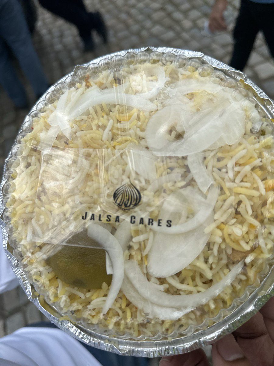 And this afternoon #JalsaCares will cap the day by delivering food to those in need. They’ll get a little taste of the food we serve at #JalsaUSA.