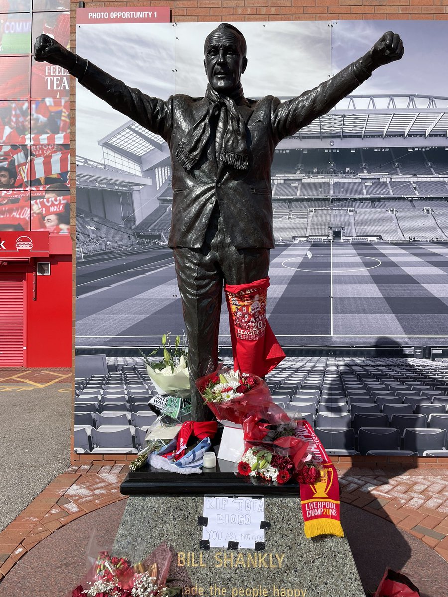 lfaimx's tweet image. RIP Diogo, our number 20.
You’ll never walk alone ❤️