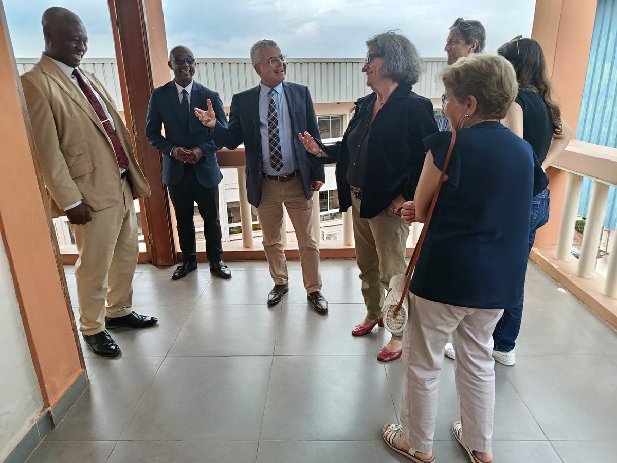 🤝 Coopération 
Le 2 juillet, le Centre Pasteur du Cameroun a accueilli Mme Muriel Piquet-Viaux, Conseillère à la Coopération de l’Ambassade de France.
Au programme : visite des installations clés et mise en lumière du soutien français à la recherche biomédicale 🇨🇲🇫🇷🔬 #CPC