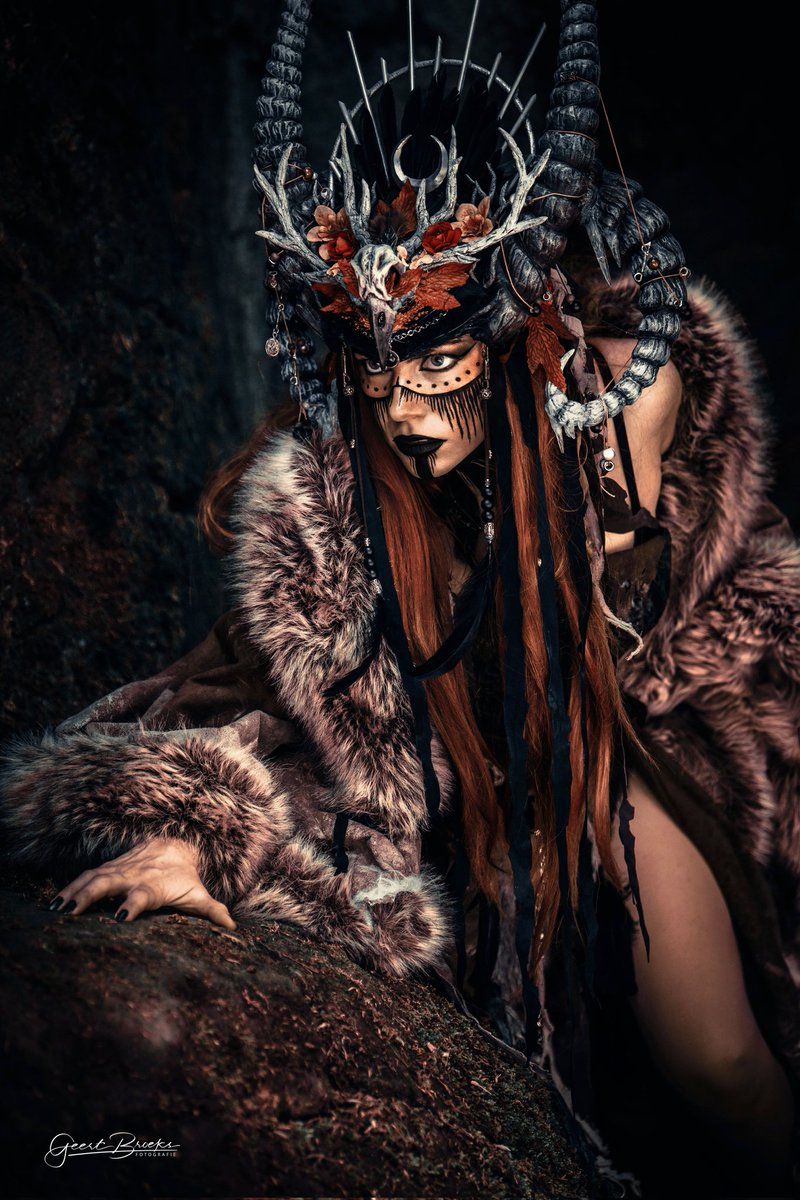 CinderysCosplay's tweet image. Second part of the Fall Oracle set 🍁 Send a lot of 🧡 if she is your new favorite version of my original character!
📷 Geert Broeks
#Oracle #OC #cosplay #fantasyphotography