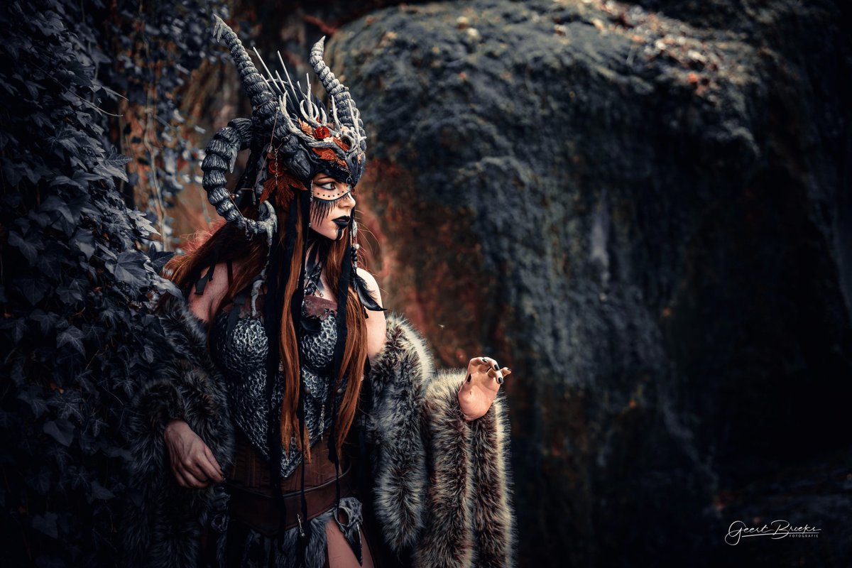 CinderysCosplay's tweet image. Second part of the Fall Oracle set 🍁 Send a lot of 🧡 if she is your new favorite version of my original character!
📷 Geert Broeks
#Oracle #OC #cosplay #fantasyphotography