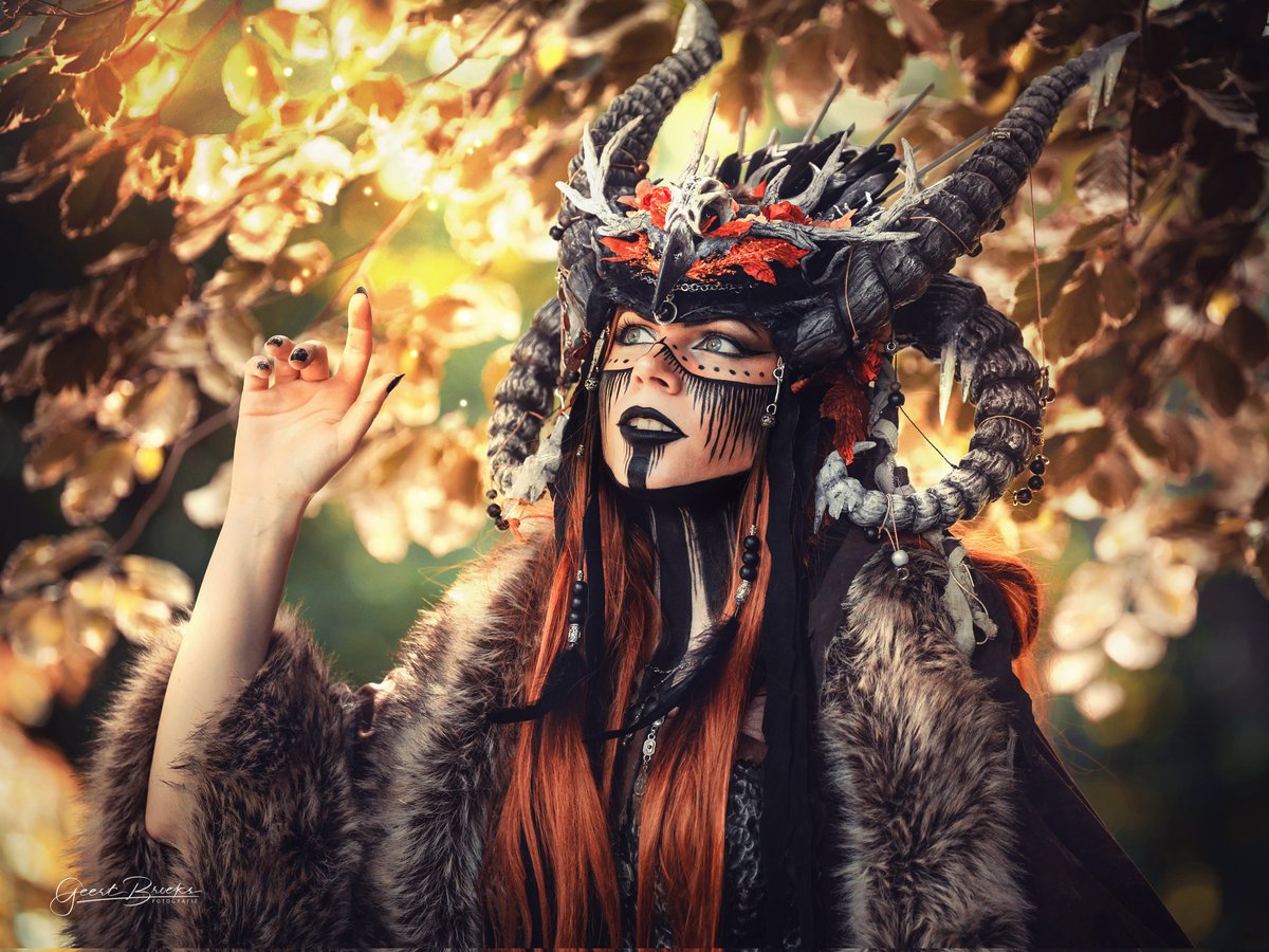 CinderysCosplay's tweet image. Second part of the Fall Oracle set 🍁 Send a lot of 🧡 if she is your new favorite version of my original character!
📷 Geert Broeks
#Oracle #OC #cosplay #fantasyphotography