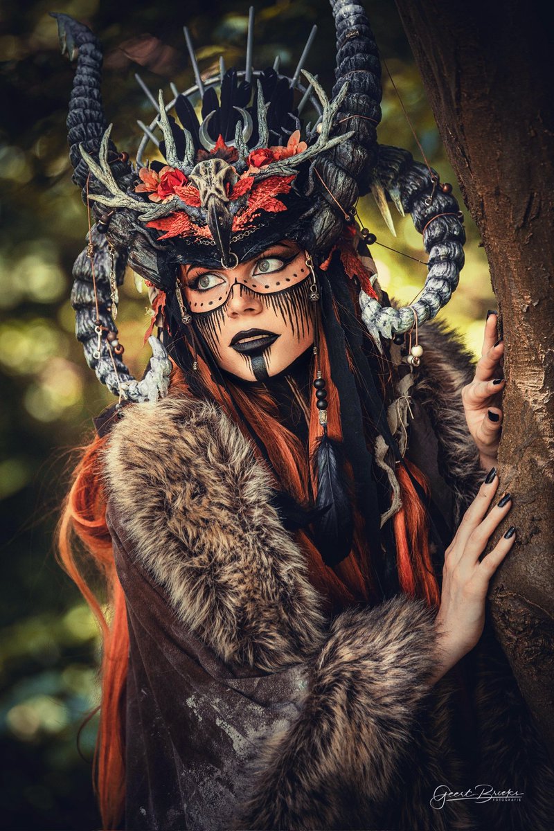 CinderysCosplay's tweet image. Second part of the Fall Oracle set 🍁 Send a lot of 🧡 if she is your new favorite version of my original character!
📷 Geert Broeks
#Oracle #OC #cosplay #fantasyphotography