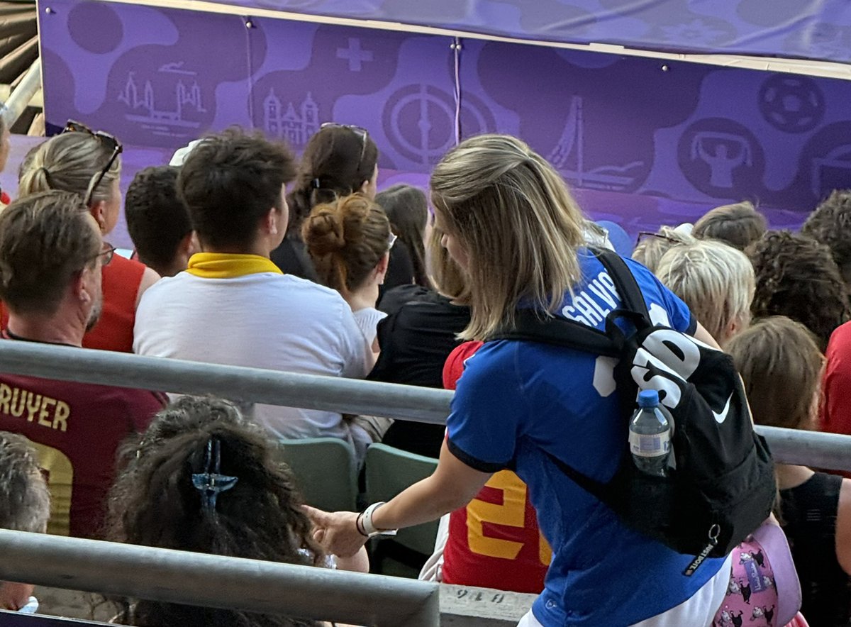 MirianaCardin's tweet image. ❤️ E comunque in tribuna a Sion a sostenere l’Italia Tuijia #Hyyrynen (ex #JuventusWomen) con la maglia di Cecilia #Salvai