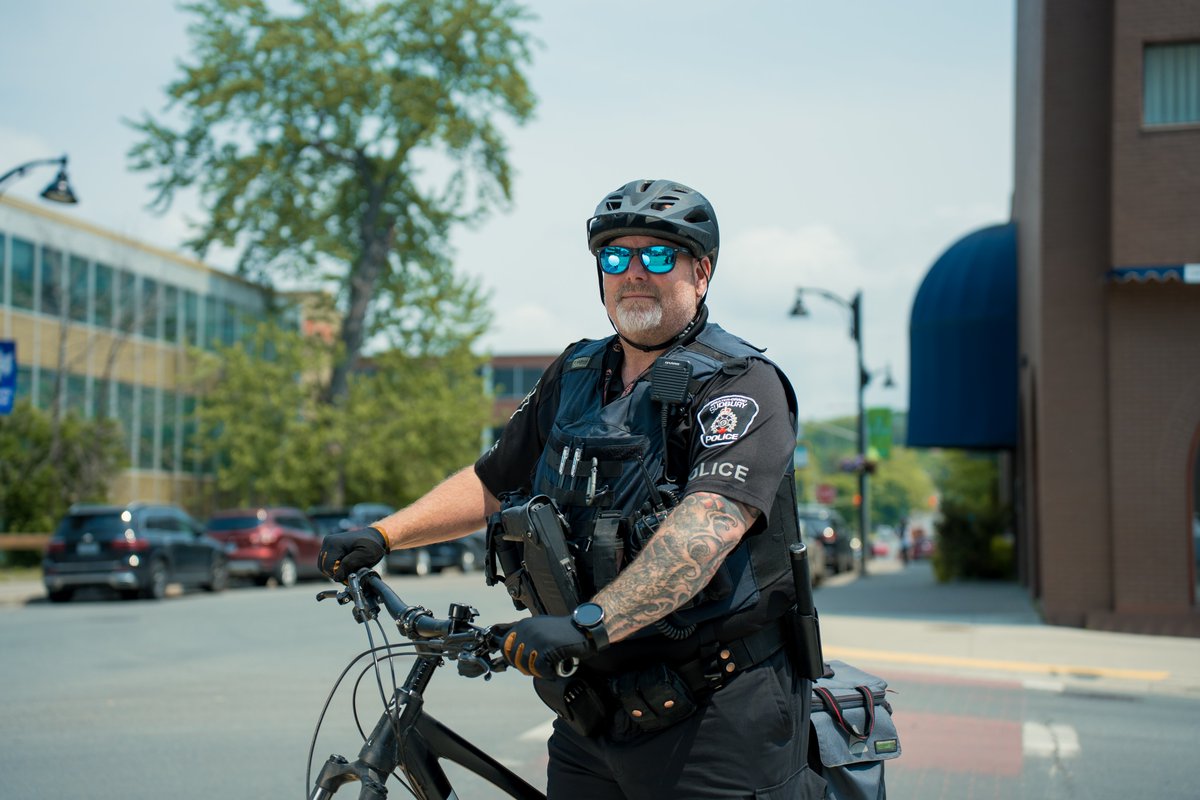 SudburyPolice's tweet image. Drivers must leave at least 1 metre when passing cyclists, where practical. Cyclists aren’t required to maintain that space but must still follow all traffic rules. If being passed, safely move right to allow room. Let’s work together to keep everyone safe on the road #BikeSafety