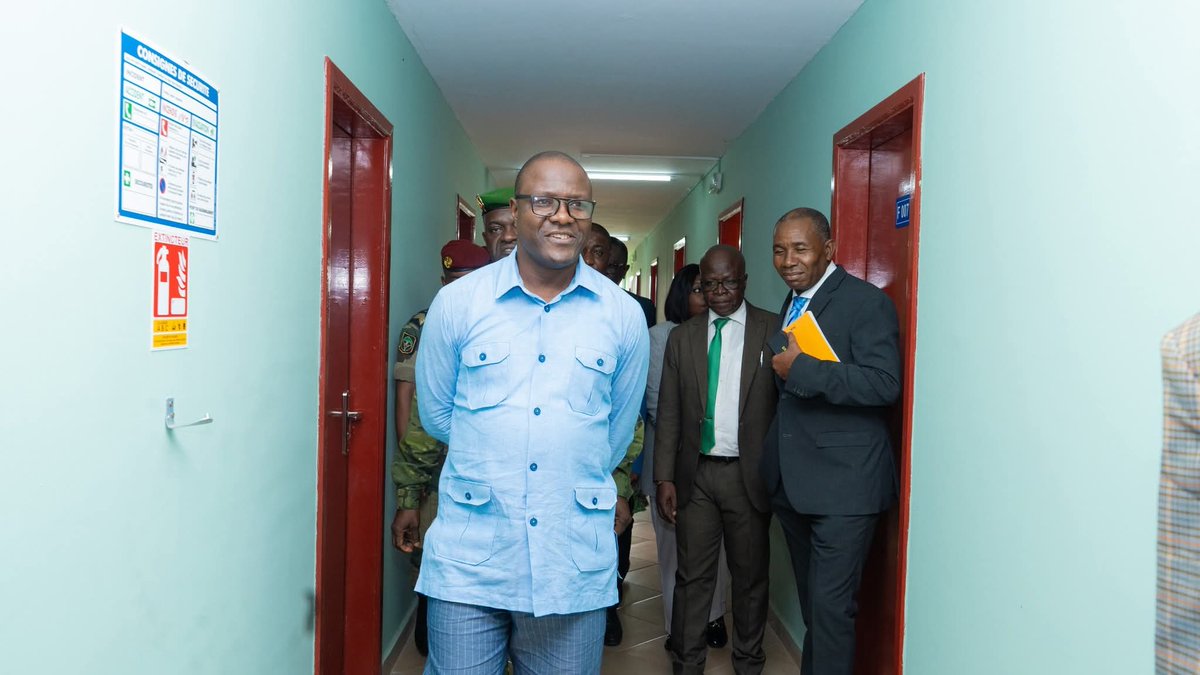 #Activités | Le Ministre de l’Enseignement Supérieur et de la Recherche Scientifique aux côtés des étudiants déguerpis

#Solidarité #EnseignementSupérieur #Gabon