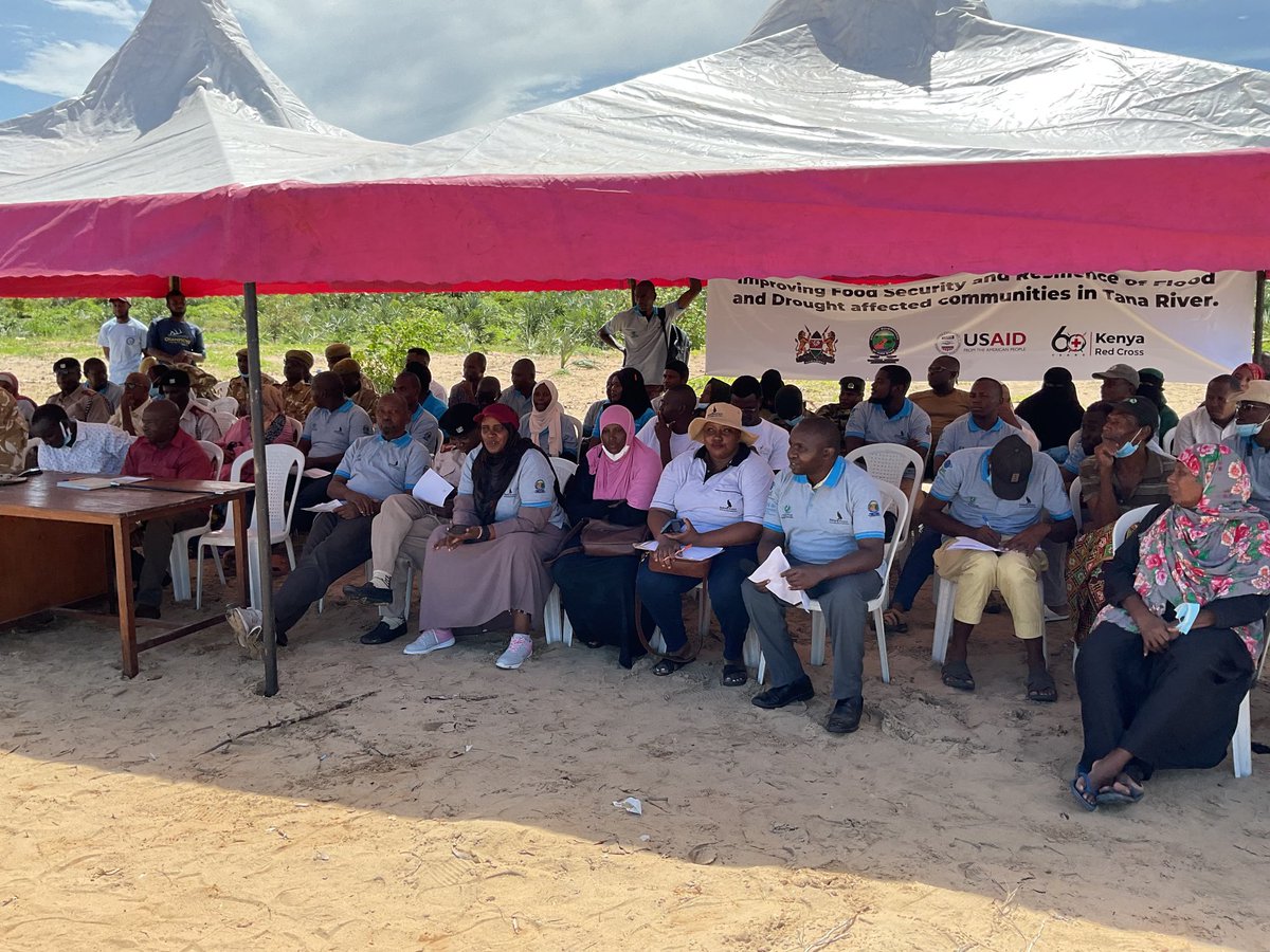 WetlandsIntEA's tweet image. 8M tonnes of plastic enter oceans yearly—much via wetlands, harming biodiversity.
On #WED2025, we stood with communities in Turkana & Tana River to #EndPlasticPollution through cleanups, tree planting & dialogue.
Plastic is persistent. But united action is powerful.
#PlasticFree