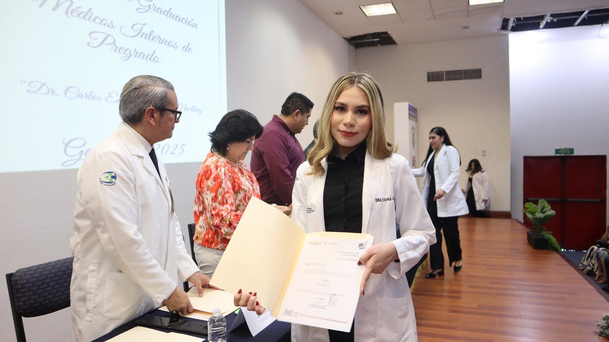 revistaloboscln's tweet photo. 🎓 Médicos Internos de Pregrado del HGC generación Dr. Carlos Enrique Rojas Martínez 2024–2025 celebran su graduación en el auditorio del Consejo Técnico de la UAS.
👏 Felicitamos a los egresados de la UAD Campus Culiacán por su entrega y vocación.
#SomosLobos #SomosGrandes #MIP https://t.co/jRuTV31tsm