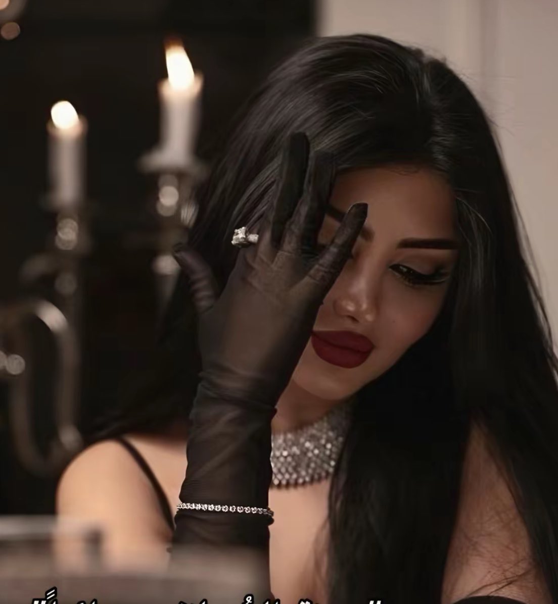 الرجل لا يعشق المرأة الاجمل
يعشق المرأة التي تعطيه شعور اجمل ❤
صح ولا لا؟!