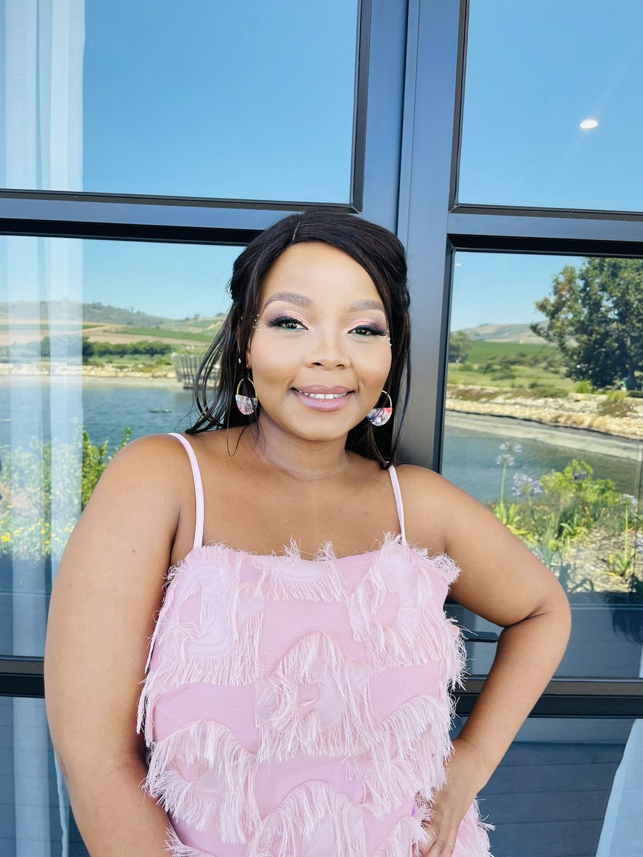 VollashA's tweet image. Durban July Full Glam Makeup &amp;amp; Wig Install📍Umhlanga &amp;amp; Durban hotel call outs📱0736742638 call/whatsapp #durbanjulymakeupartist #durbanjulyweekend #marvelsofmzansi #hollywoodbetsdurbanjuly #travelingmakeupartist #Durban #glammakeup #wiginstall #styling #fyp #fypviraltwitter