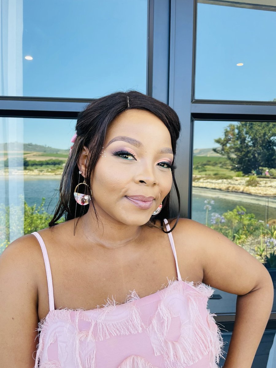 VollashA's tweet image. Durban July Full Glam Makeup &amp;amp; Wig Install📍Umhlanga &amp;amp; Durban hotel call outs📱0736742638 call/whatsapp #durbanjulymakeupartist #durbanjulyweekend #marvelsofmzansi #hollywoodbetsdurbanjuly #travelingmakeupartist #Durban #glammakeup #wiginstall #styling #fyp #fypviraltwitter