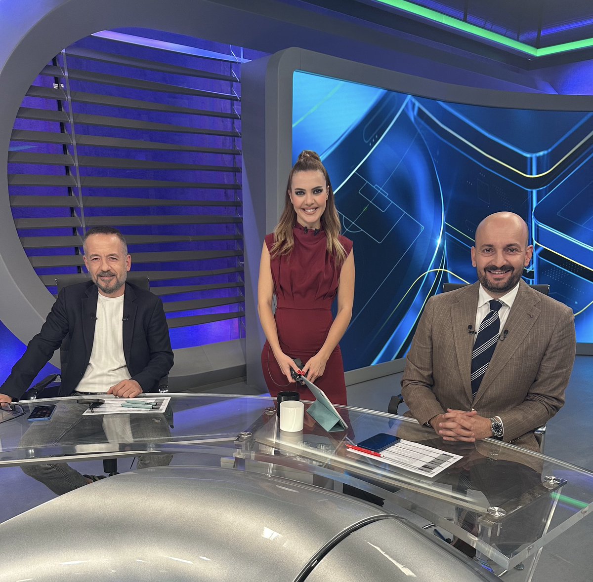 Gündem Futbol Transfer başlıyor. TRT SPOR’a bekliyoruz. #trtspor #gündemfutboltransfer <a href="/senadok/">senad ok</a> <a href="/serdarkellecii/">Serdar Kelleci</a>