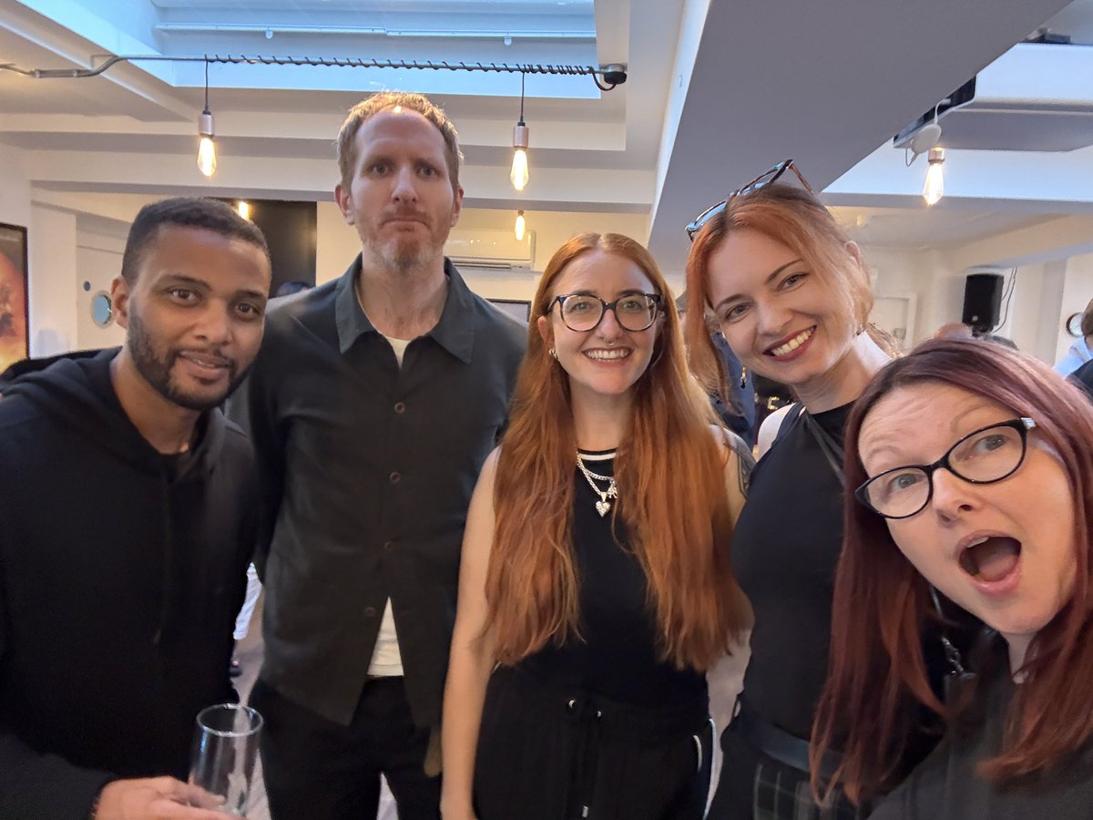 Cat Davies tweet media