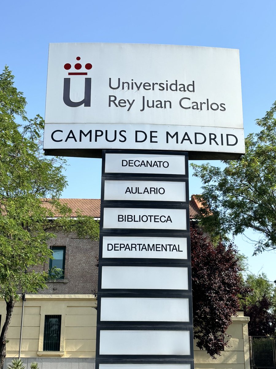 Tornant de Madrid cap a Barcelona. Avui a la Universidad Rey Juan Carlos, on m’han convidat als seus cursos d’estiu a parlar de dret i organització del territori. Un luxe fer-ho en un curs amb un programa tant potent. Molt content. Gràcies