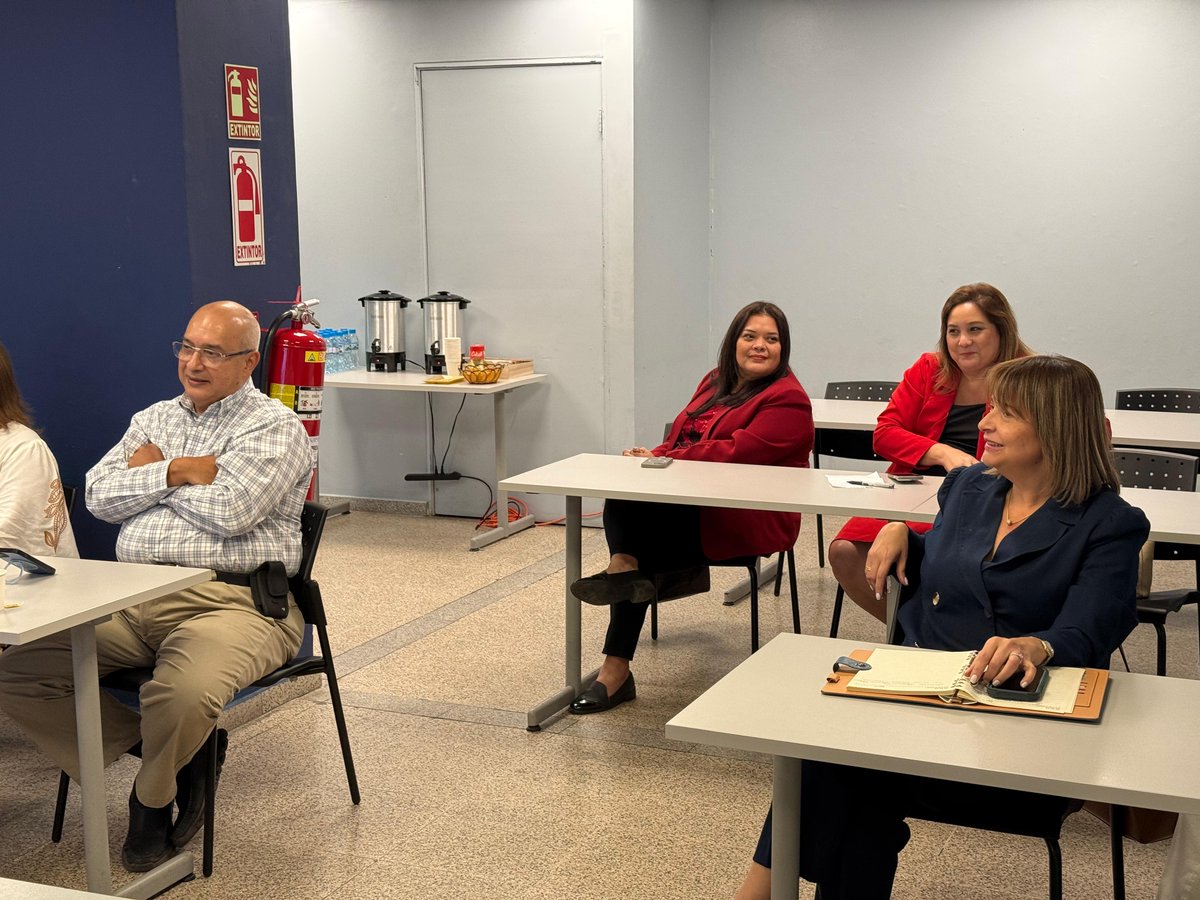 Nuestra directora general, el subdirector, la secretaria general y el director de Dincrece, sostuvieron una reunión con un grupo de notarios con el propósito de unificar criterios y fortalecer la colaboración institucional en materia de seguridad jurídica.