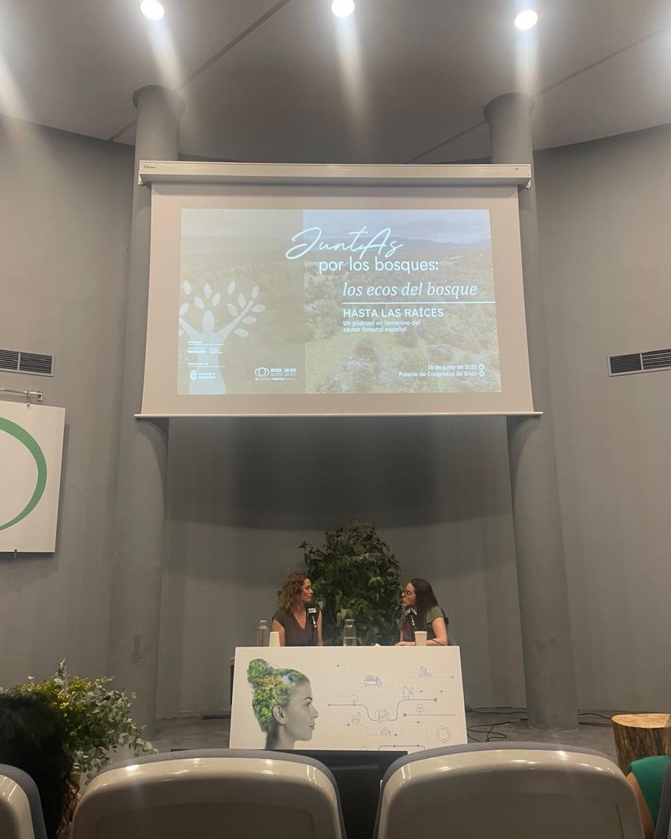 El segundo episodio de '𝗝𝘂𝗻𝘁𝗮𝘀 𝗽𝗼𝗿 𝗹𝗼𝘀 𝗕𝗼𝘀𝗾𝘂𝗲𝘀: 𝗛𝗮𝘀𝘁𝗮 𝗹𝗮𝘀 𝗥𝗮𝗶́𝗰𝗲𝘀' se emitió durante la celebración del 9º Congreso Forestal Español (<a href="/congresoforesta/">Congreso Forestal Español</a>) bajo el título "Los ecos del bosque".