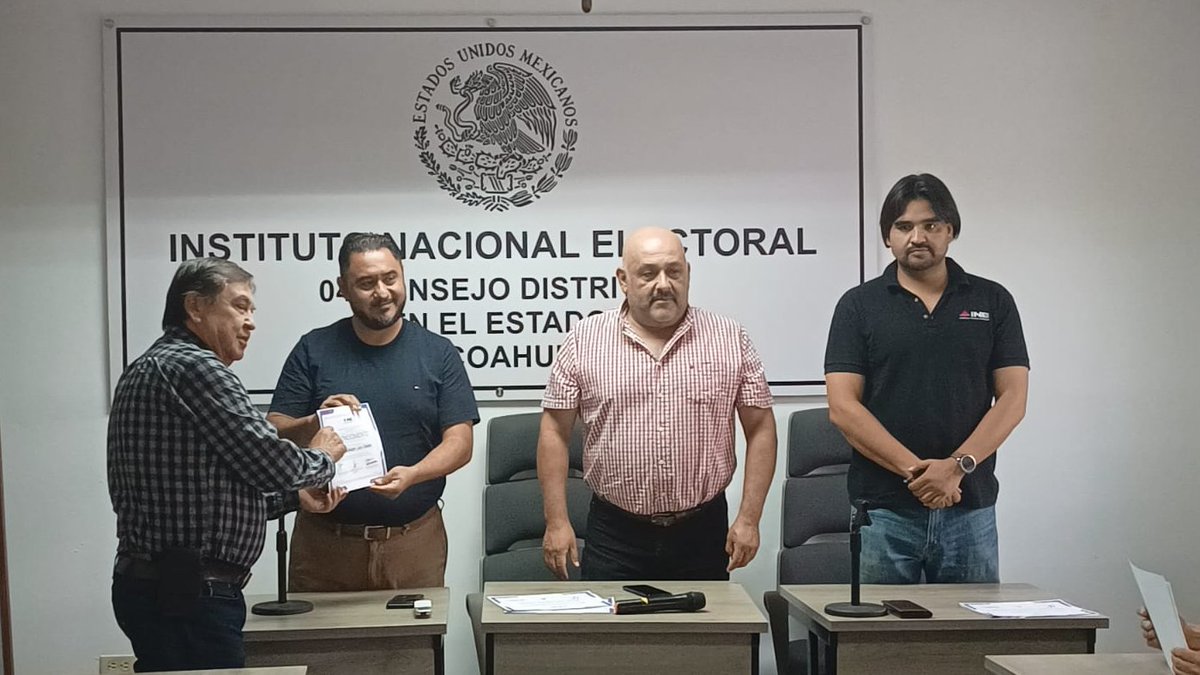 #Entérate
La <a href="/04JDECoahuila/">04 Junta Distrital Ejecutiva Coahuila</a> reconoció a las personas que por su aprovechamiento en la evaluación del desempeño, obtuvieron las mejores calificaciones 🎖en las actividades como  SE y CAE 👱‍♀️👨‍🦰 durante el PEEPJF⚖️.

Felicidades 🎉y gracias por su esfuerzo , dedicación y compromiso.