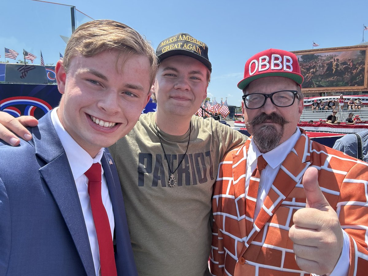 It was great to see my great friends <a href="/StoneJAlex/">Alex Stone</a> and the one and only <a href="/Brick_Suit/">Brick Suit</a>!🇺🇸💪