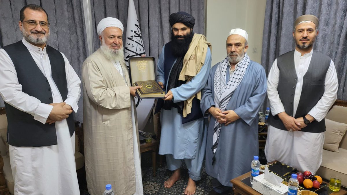 ittihadululema's tweet photo. Bir dizi ziyaret için Afganistan’a giden seydalarımız, İslam Emiri Hibetullah Ahundzade’nin Halifesi İçişleri Bakanı Siracettin Hakkani ile görüştü. https://t.co/GJnZn3vmfd