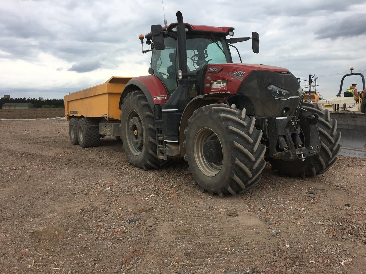 #ThrowbackThursday tractor edition (as it’s relevant,since I’m on one again for the moment 😂) #johndeere #fendt #CaseOptum300 #valtraT213 #muckspreading #dumptrailer #dustsuppresion