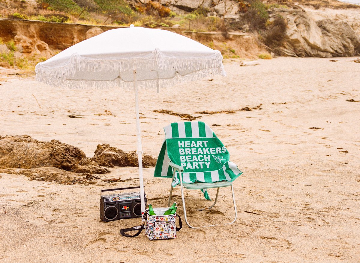 tompetty's tweet image. I feel summer creepin’ in
Shop summer essentials in the Tom Petty store. store.tompetty.com