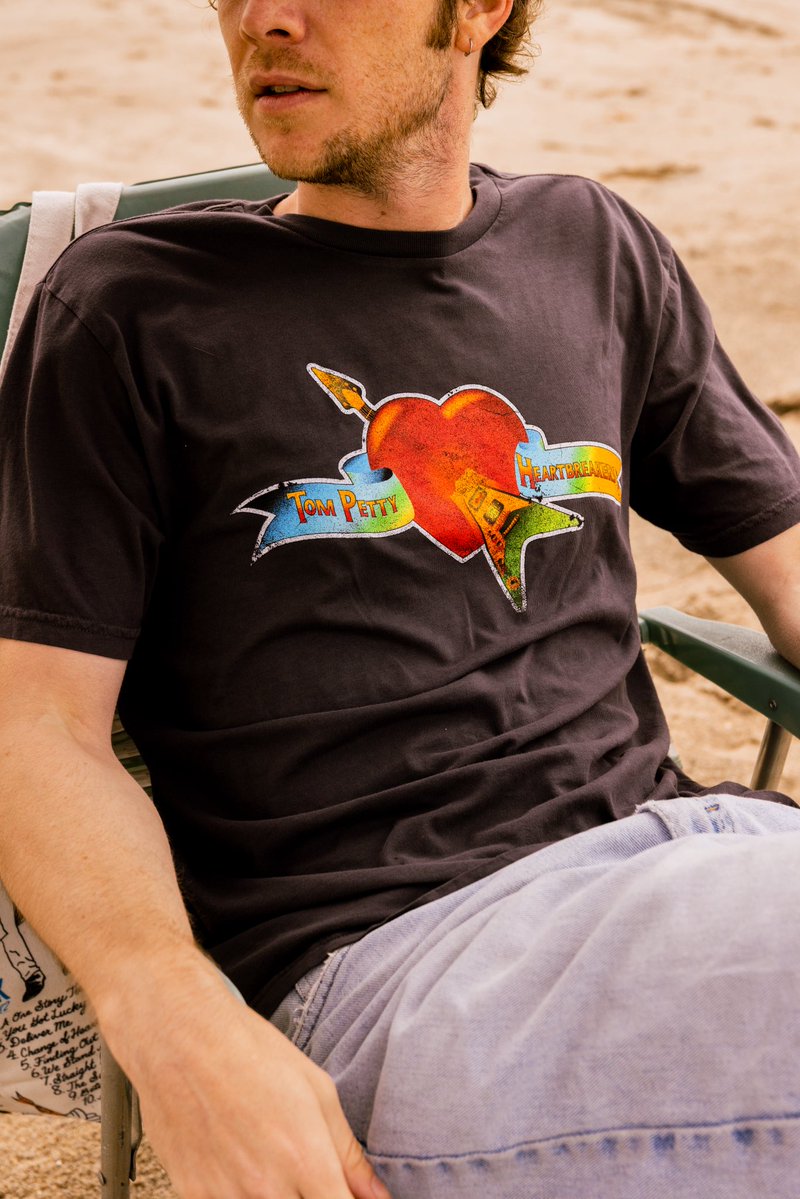 tompetty's tweet image. I feel summer creepin’ in
Shop summer essentials in the Tom Petty store. store.tompetty.com