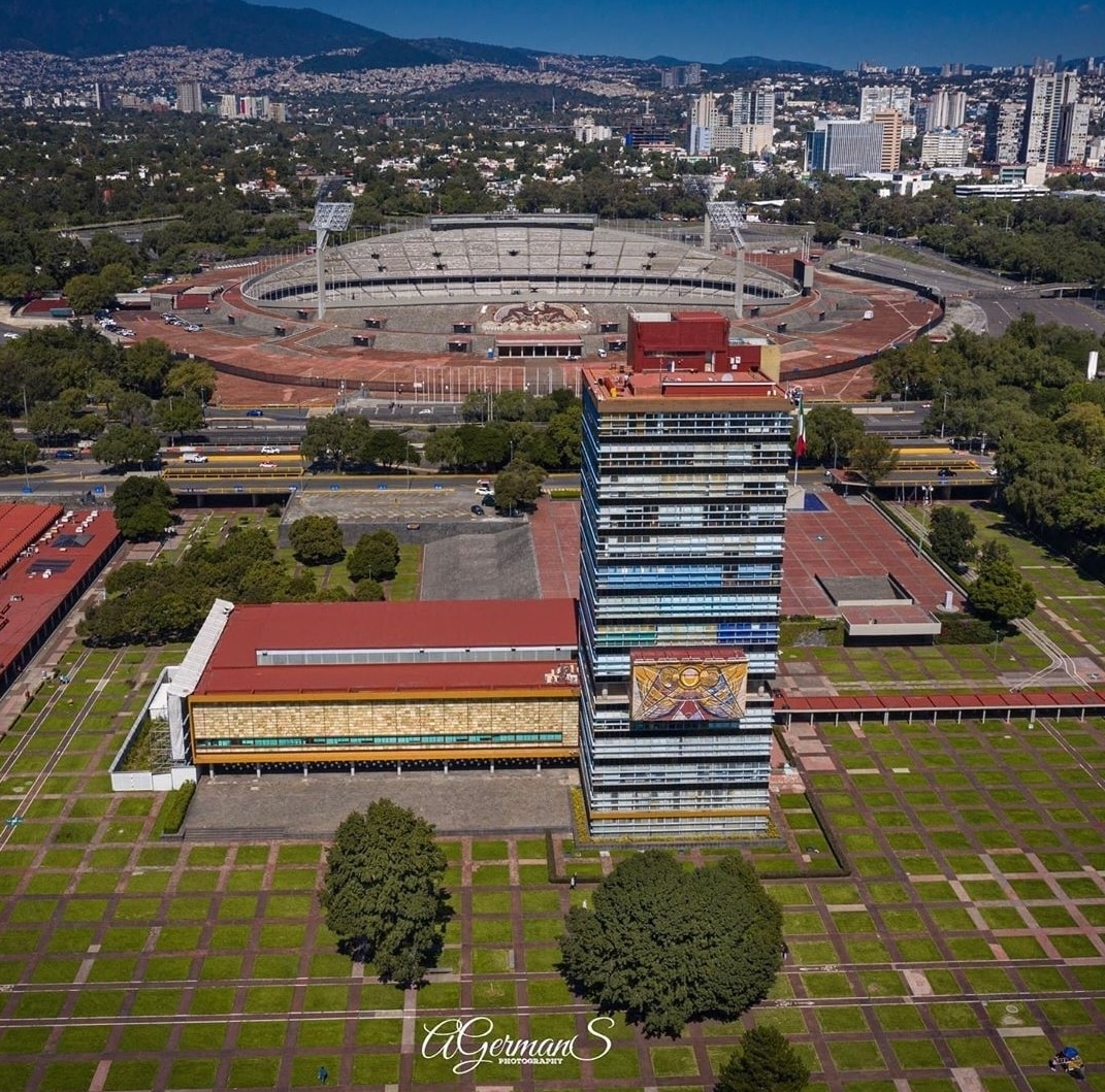 Rectoría y el Estadio Olímpico Universitario.
al sur de la CDMX.