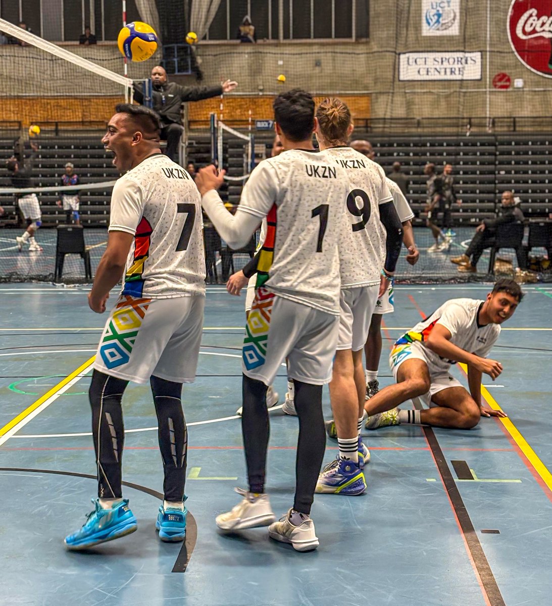 Men’s Semi-Final Thriller!🏐

UKZN edges UL in a nail-biting 3–2 victory to secure their spot in the final! 

They’ll now face VUT in tomorrow’s showdown for the crown. Don’t miss it! 🏆

#USSAVolleyballChamps
