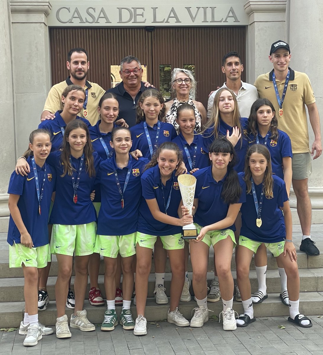 cbsantfeliuenc's tweet photo. El nostre mini femení ha estat rebut aquesta tarda per l’alcaldessa i el regidor d’Esports de Sant Feliu, com a reconeixement per l'or aconseguit al recent Campionat d'Espanya. Agraïm a l’Ajuntament el seu suport al bàsquet femení! 💙🤍🩷 

#CBS #basquetfemeni

@ajsantfeliu https://t.co/2Nw43u2dhV
