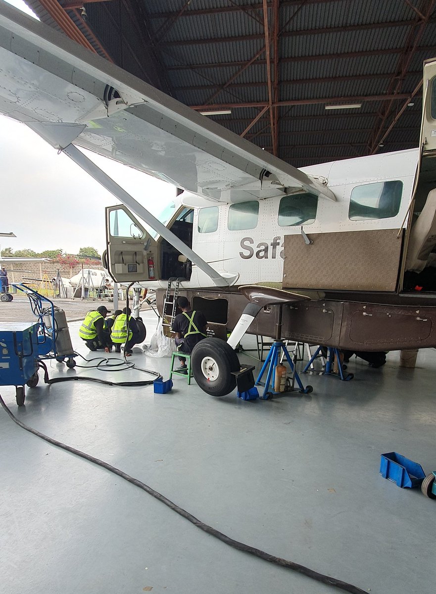 Badala ya kuunbox sneakers tunaunbox turbine 😁😂😂
Nimechoka tiki but I'm very happy to be here