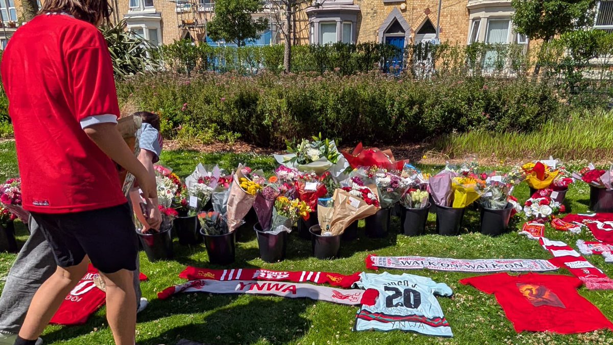 AOLSC's tweet image. The flowers we left at Anfield in memory of our number 20, very emotional day #DiogoJota