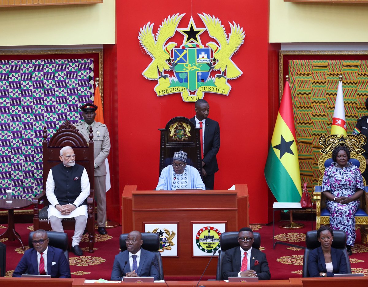 ModiUpdateHQ's tweet photo. PM @narendramodi addressed the Parliament of Ghana.
#PMModiInGhana https://t.co/1OHX6ZjHBS