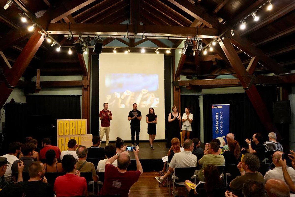 Barcelona és poderosa
Quan és per la gent mundana

Si barcelona és del poble
Aleshores sí que mana
#ObrimCamí