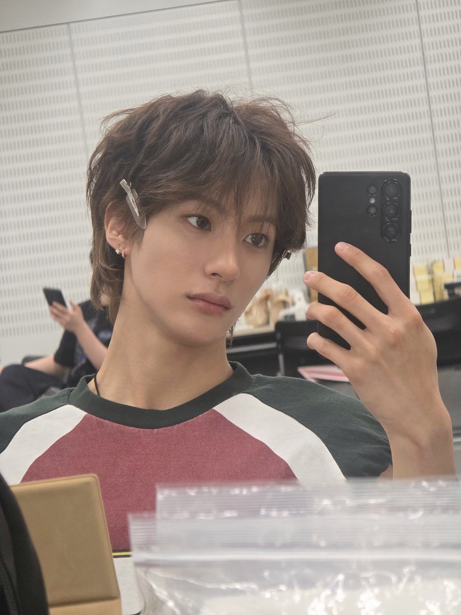 kurikus's tweet photo. mirror selfie monsters 🙊

#briizeselcaday #brzsd https://t.co/Omh2a8B5s1