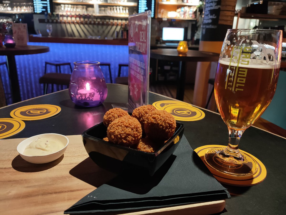 Bitterballen and a rather fine American Blond...