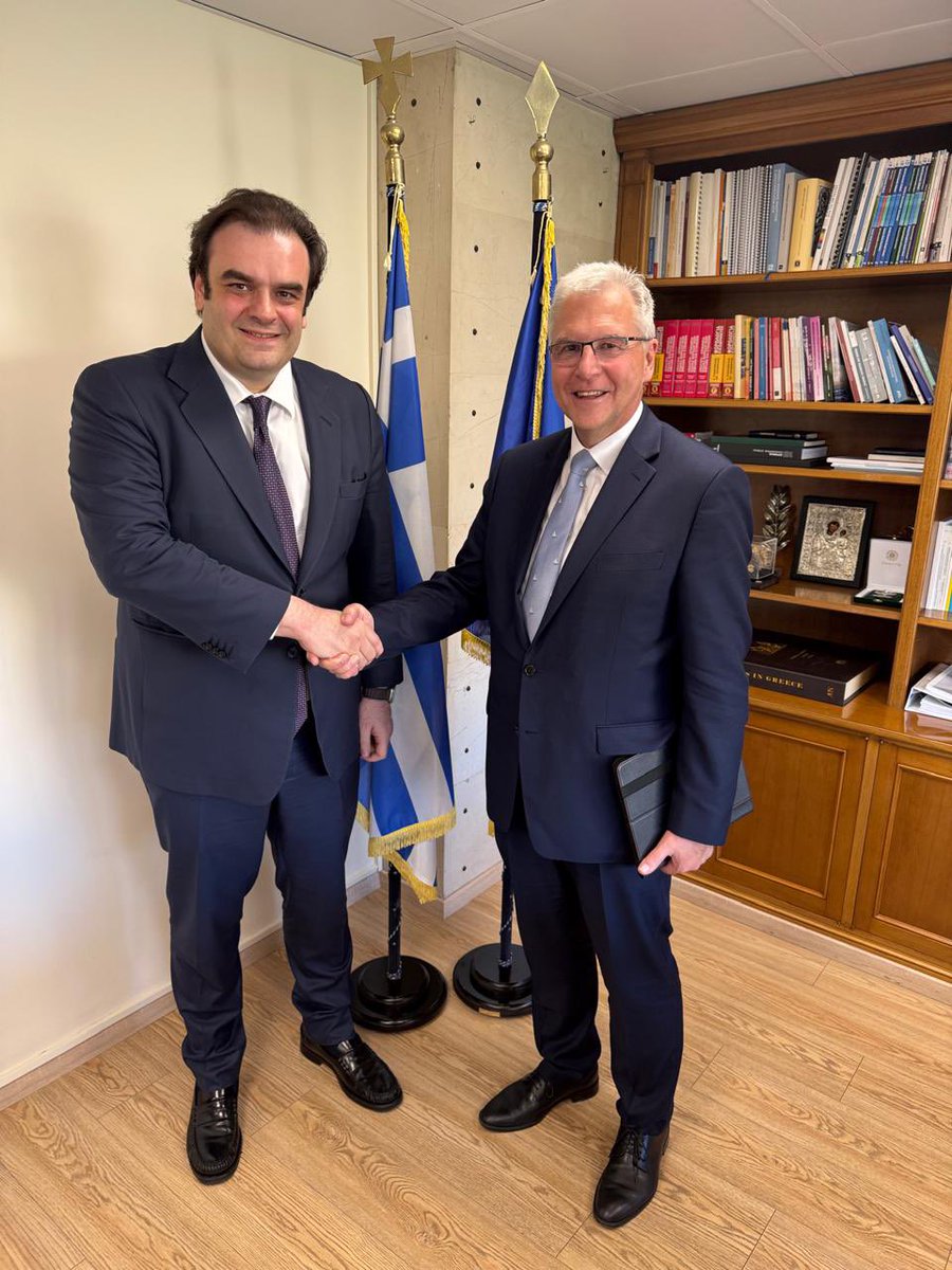 Kyriakos Pierrakakis (@pierrakakis) on Twitter photo Είχα τη χαρά να υποδεχτώ στο <a href="/MinEcoFinGR/">MinEcoFinGR</a> τον διευθυντή του ευρωπαϊκού τμήματος του Διεθνούς Νομισματικού Ταμείου Alfred Kammer για μια εποικοδομητική συζήτηση γύρω από την πορεία της ελληνικής & ευρωπαϊκής οικονομίας, καθώς και τις μεγάλες προκλήσεις του διεθνούς περιβάλλοντος. Είχα τη χαρά να υποδεχτώ στο <a href="/MinEcoFinGR/">MinEcoFinGR</a> τον διευθυντή του ευρωπαϊκού τμήματος του Διεθνούς Νομισματικού Ταμείου Alfred Kammer για μια εποικοδομητική συζήτηση γύρω από την πορεία της ελληνικής & ευρωπαϊκής οικονομίας, καθώς και τις μεγάλες προκλήσεις του διεθνούς περιβάλλοντος.